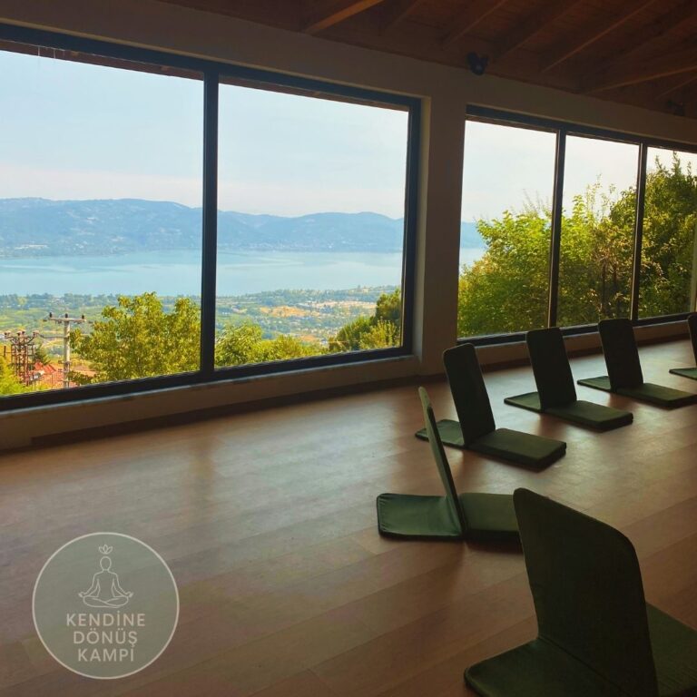 zeliş çiftliği yoga salonu